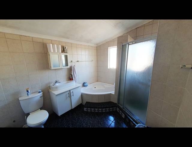 4 BEDROOM FREEHOLD FOR SALE IN BRACKENDOWNS